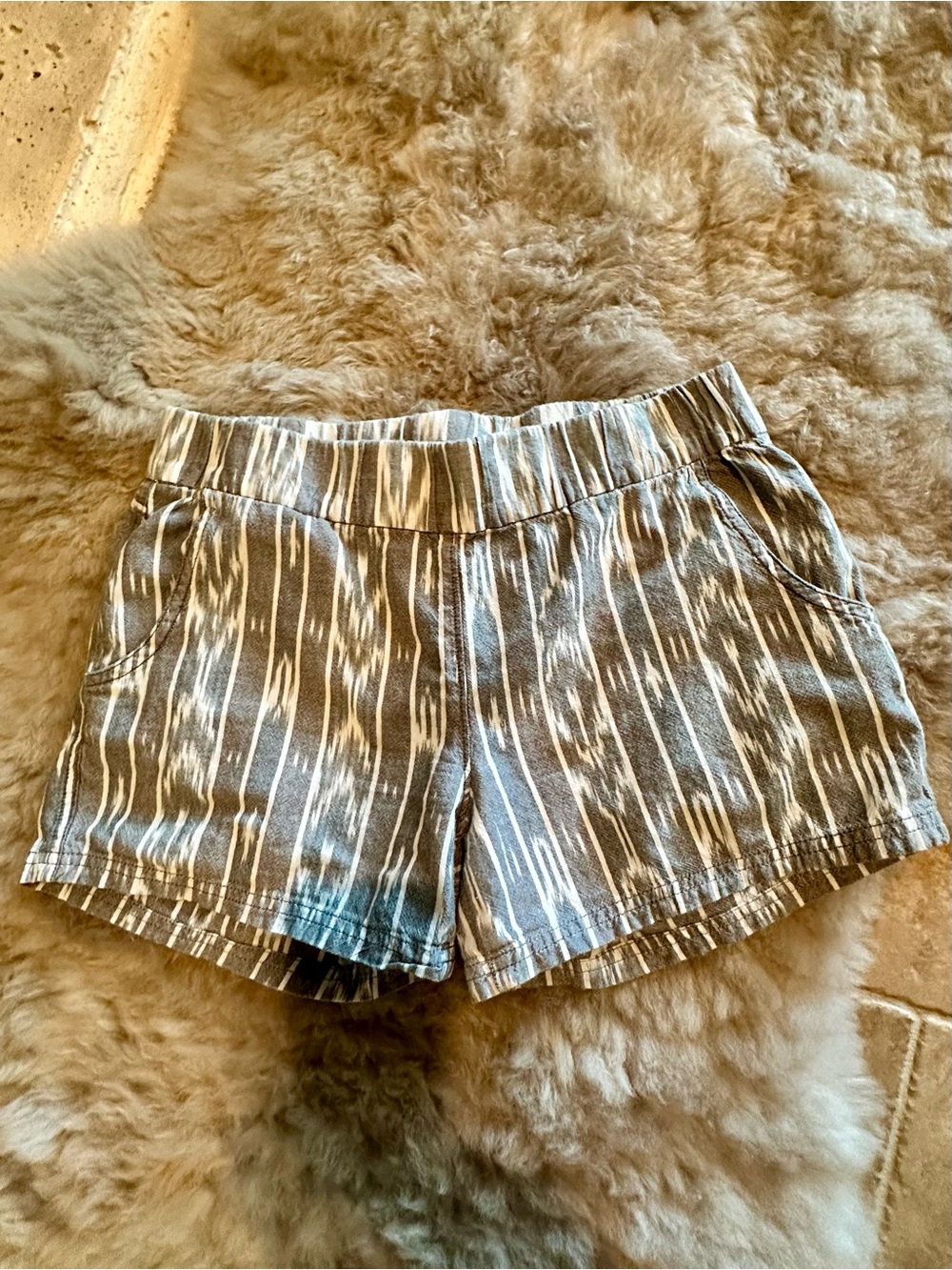 Prana | Gray and White Ikat Patterned Shorts